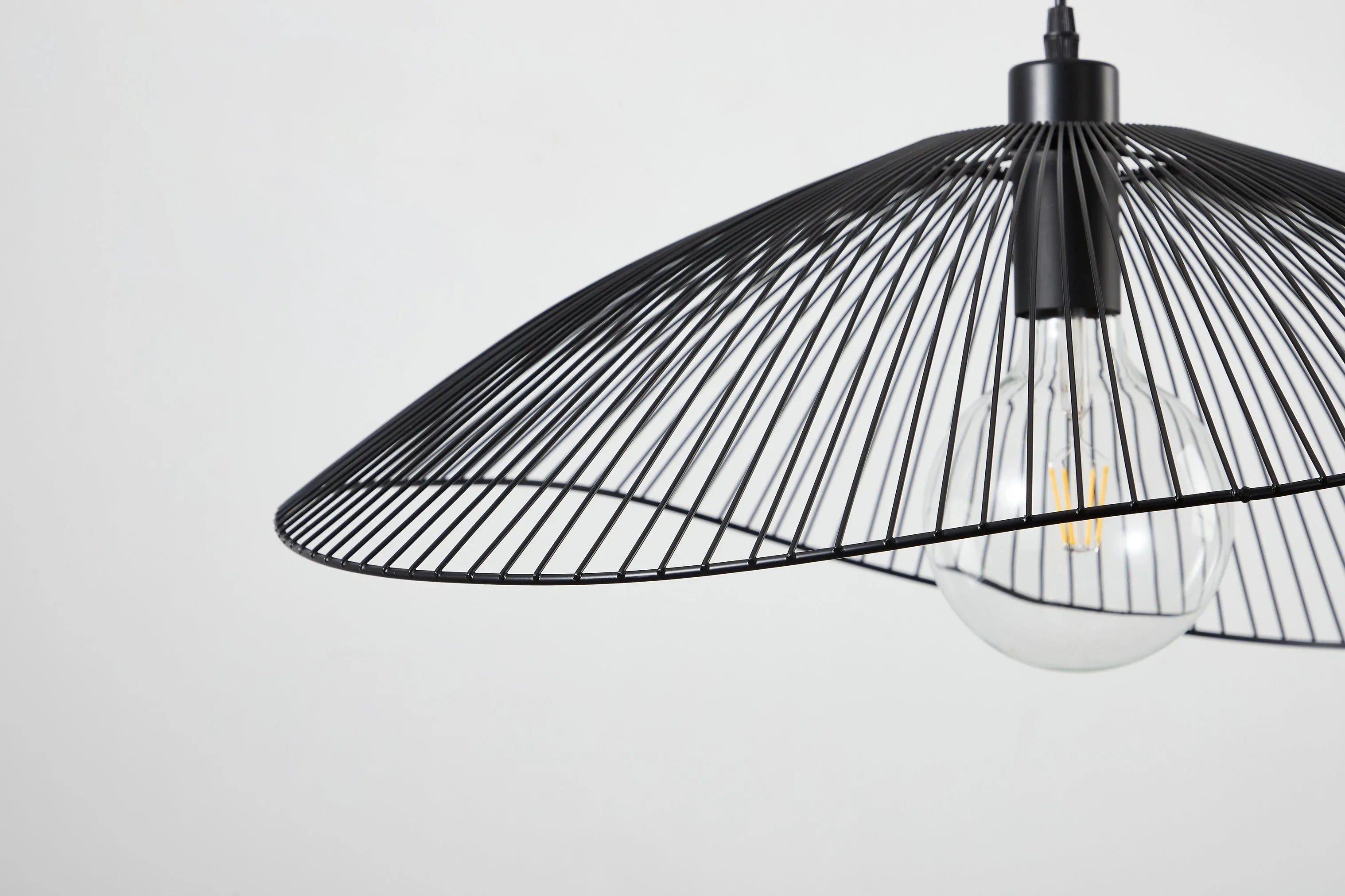 Suspension Warwick – Abat-jour Dôme en Fil Noir